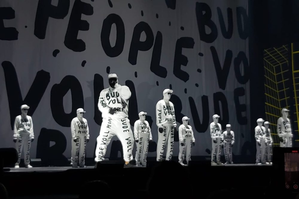 Jumping-Gruppe aus Worriken heizt bei Deichkind-Konzert richtig ein