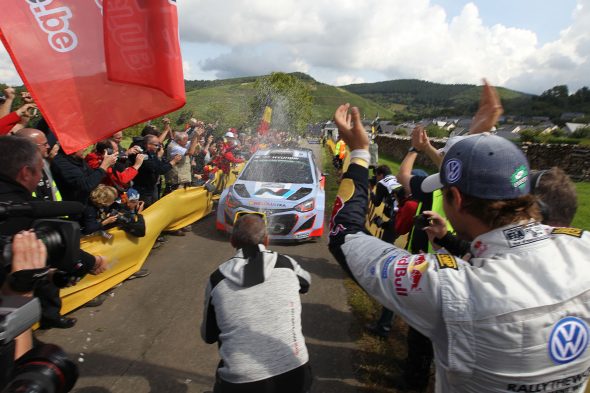 Thierry Neuville und Nicolas Gilsoul gewinnen die Rallye Deutschland 2014