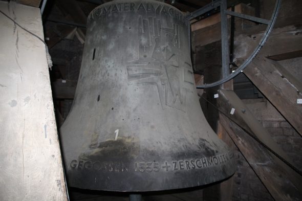 Glockenwartung im Aachener Dom