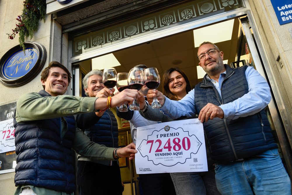 Mit einem Glas Rioja: Einwohner von Logrono feiern ihren Anteil am Hauptgewinn