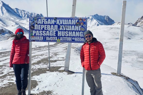 Julien Robinet bei -17 Grad auf über 4.600 Metern auf dem Pamir-Hochgebirge in Tadschikistan