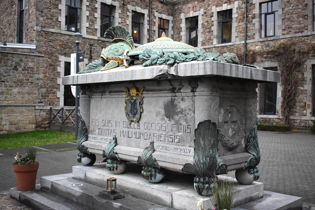 Das Zenotaph in Malmedy, errichtet in den 1920er Jahren zum Gedenken an die Toten des Ersten Weltkriegs