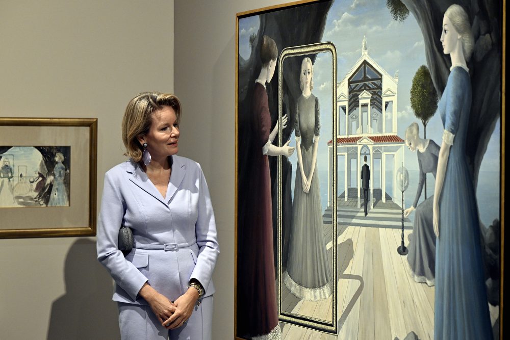 Königin Mathilde besucht Delvaux-Ausstellung in Lüttich