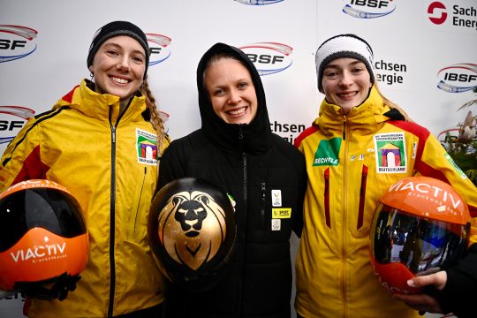 Treppchen in Altenberg: Kim Meylemans (Mitte), Susanne Kreher und Hannah Neise
