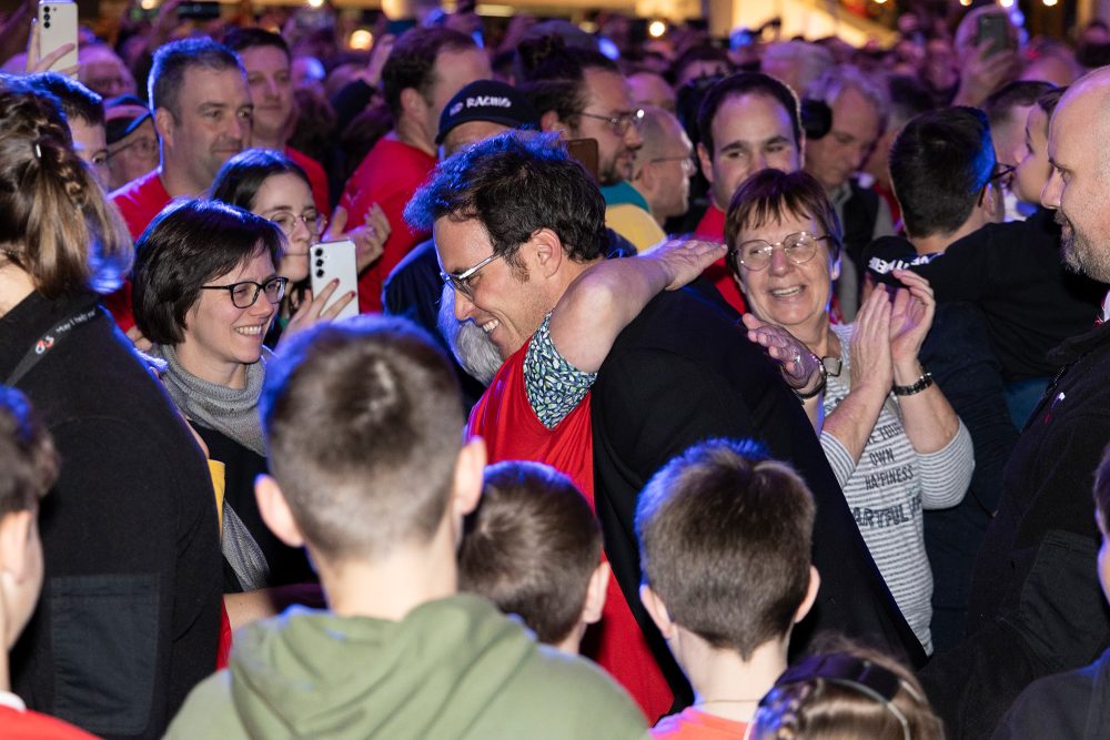 WM-Party: 2.000 Fans feiern Thierry Neuville und Martijn Wydaeghe in St. Vith