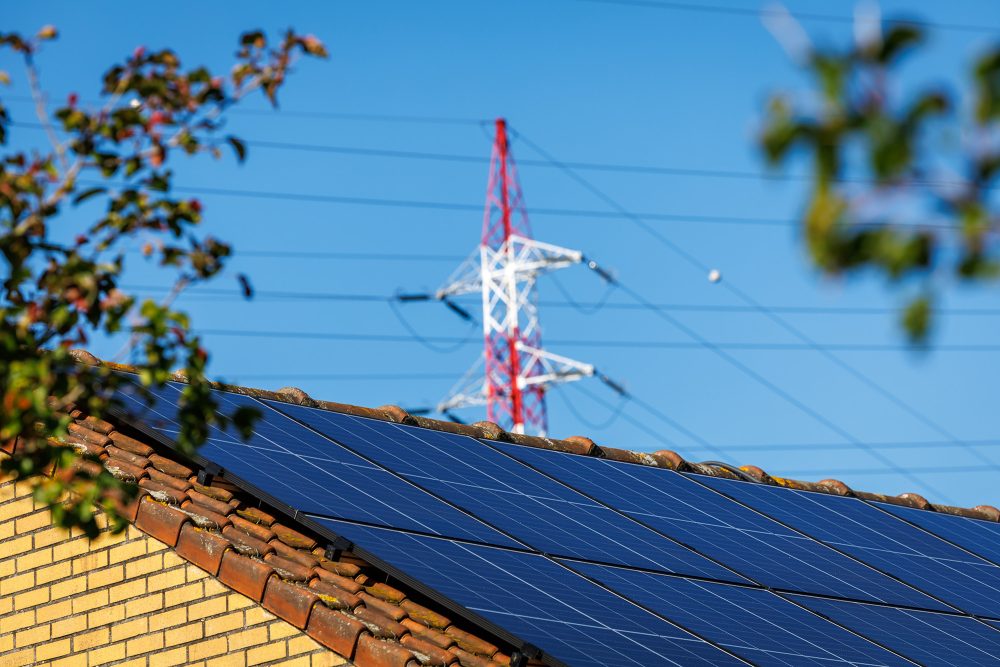 Hausdach mit Photovoltaik-Modulen