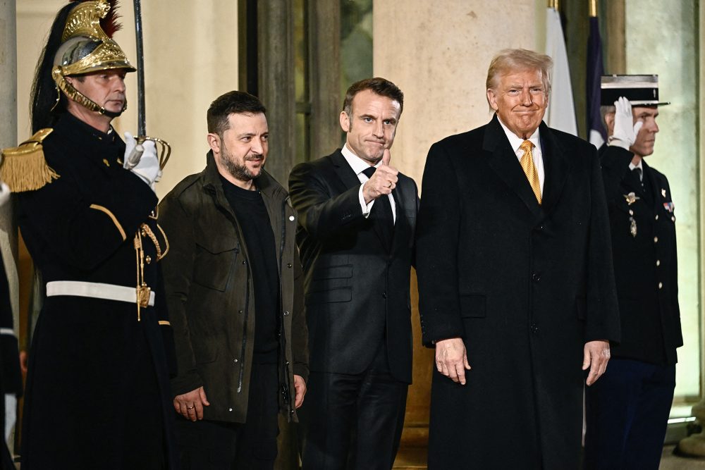 Der ukrainische Präsident Wolodymyr Selenskyj, Frankreichs Präsident Emmanuel Macron und der designierte US-Präsident Donald Trump