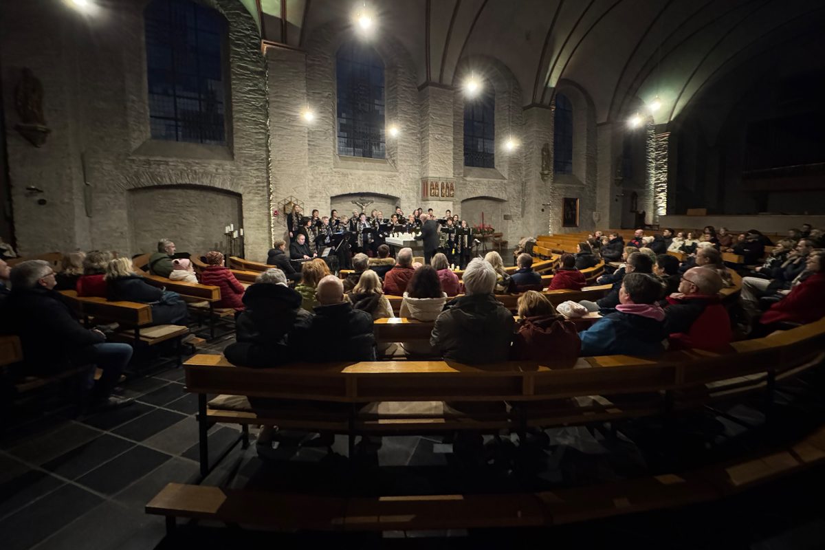 Der Weywertzer Frauenchor singt bei einem Konzert in der Monschauer St.-Mariä-Empfängnis-Kirche