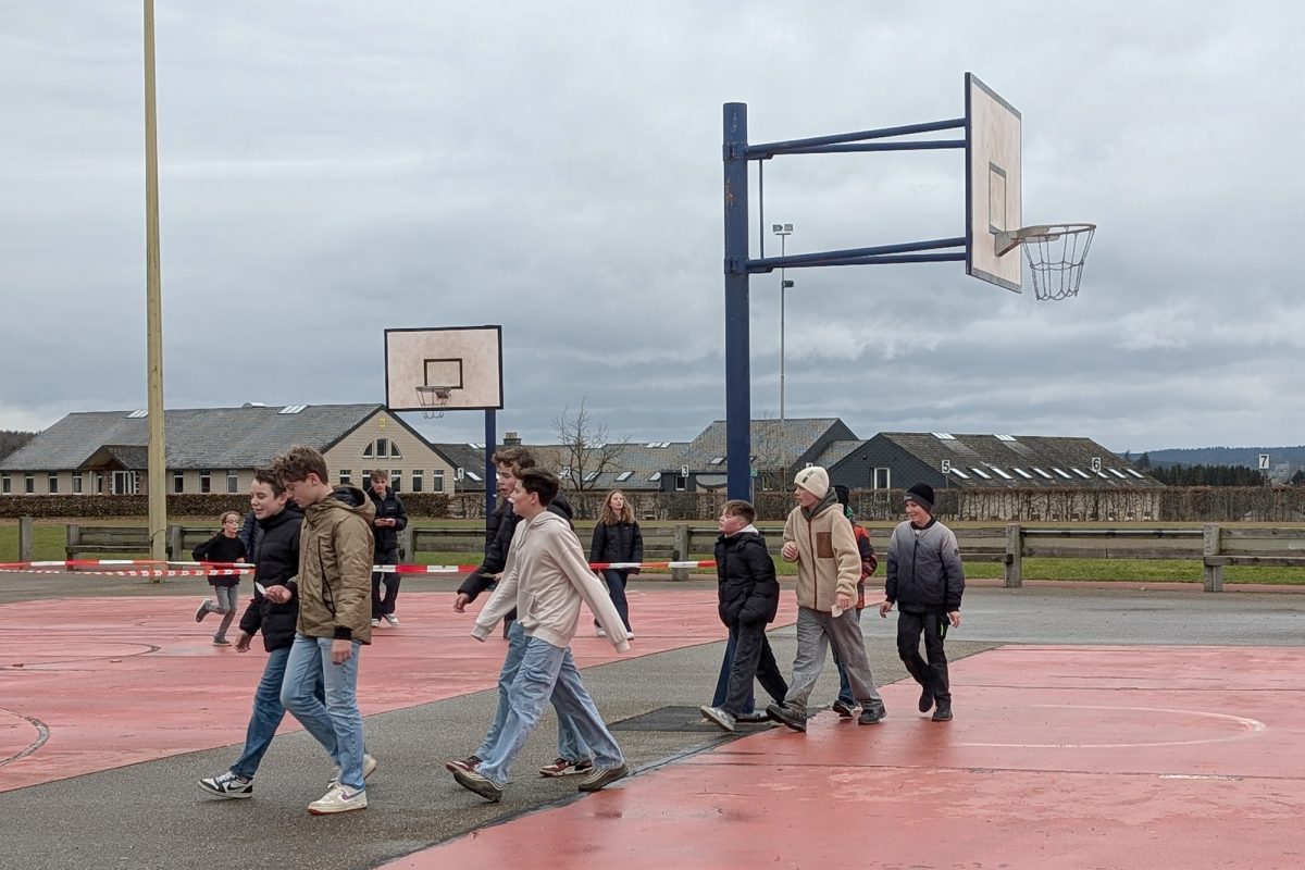 BSTI-Schüler wandern für den Benefiz-Marathon