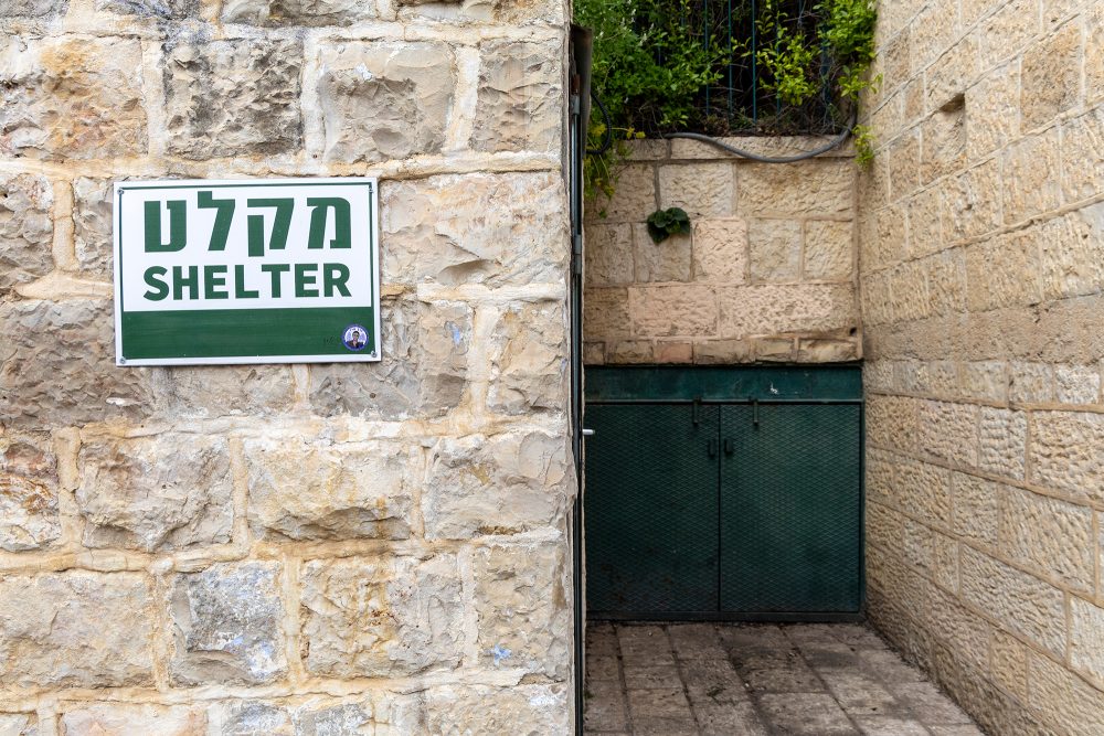 Eingang zu einem Luftschutzraum in Jerusalem