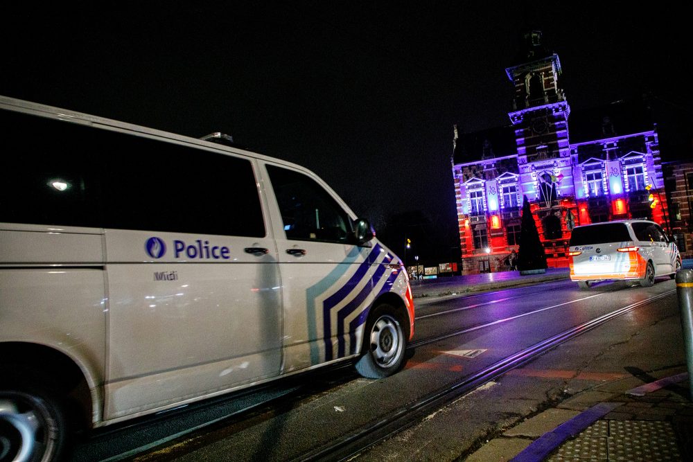 Polizeifahrzeuge in der Silvesternacht in Cureghem