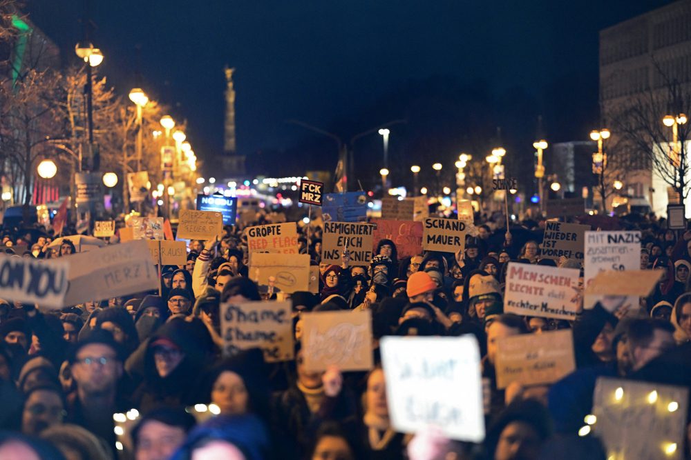 Demonstranten vor dem Konrad-Adenauer-Haus in Berlin