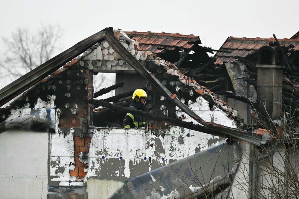 Feuer in Altenheim bei Belgrad in Serbien