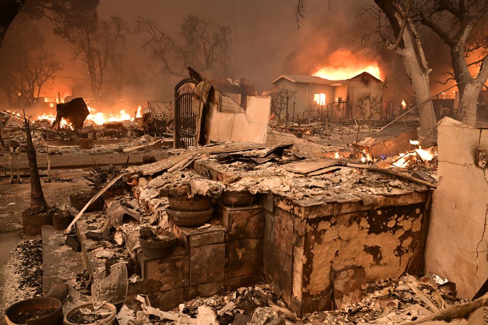 Auch in Altadena nahe Los Angeles hat das Feuer eine Spur der Zerstörung hinterlassen