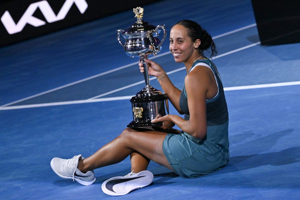 Madison Keys mit der Australian-Open-Trophäe