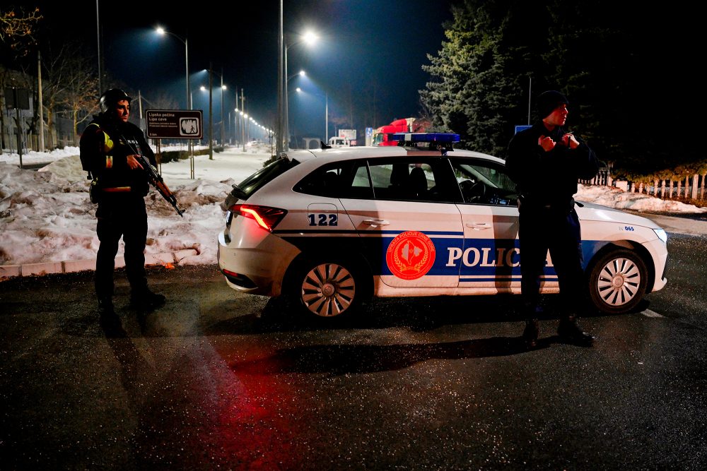 Die Polizei errichtete um den Ort Cetinje Straßensperren