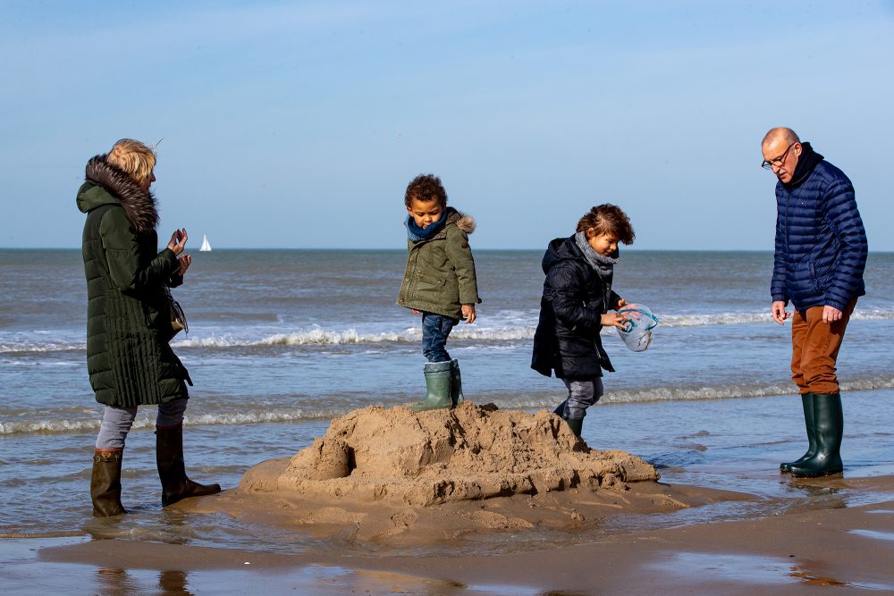 Touristen am Strand von Ostende