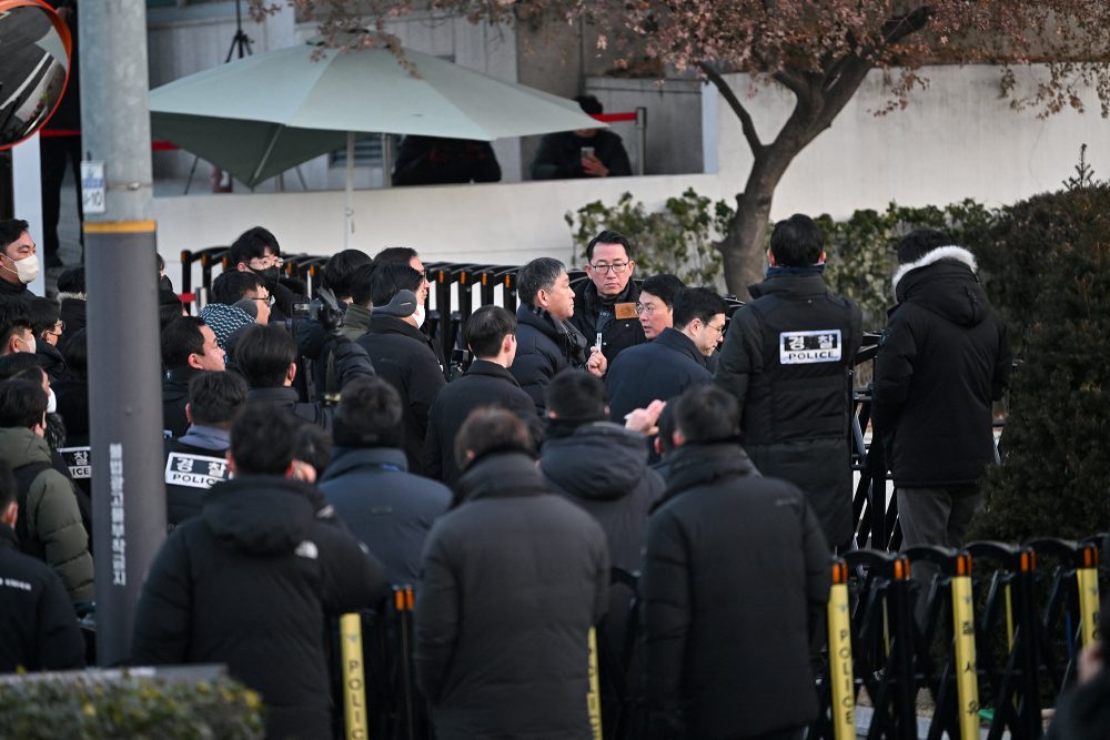 Ermittler treffen am Sitz des suspendierten Präsidenten Yoon ein