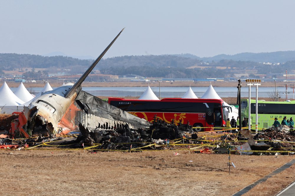 Das Wrack der verunglückten Boeing 737-800