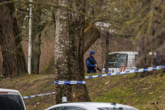 Polizei in der Nähe des Tatorts in Anderlecht