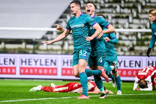 Anderlecht-Spieler jubeln nach dem Sieg gegen Antwerp