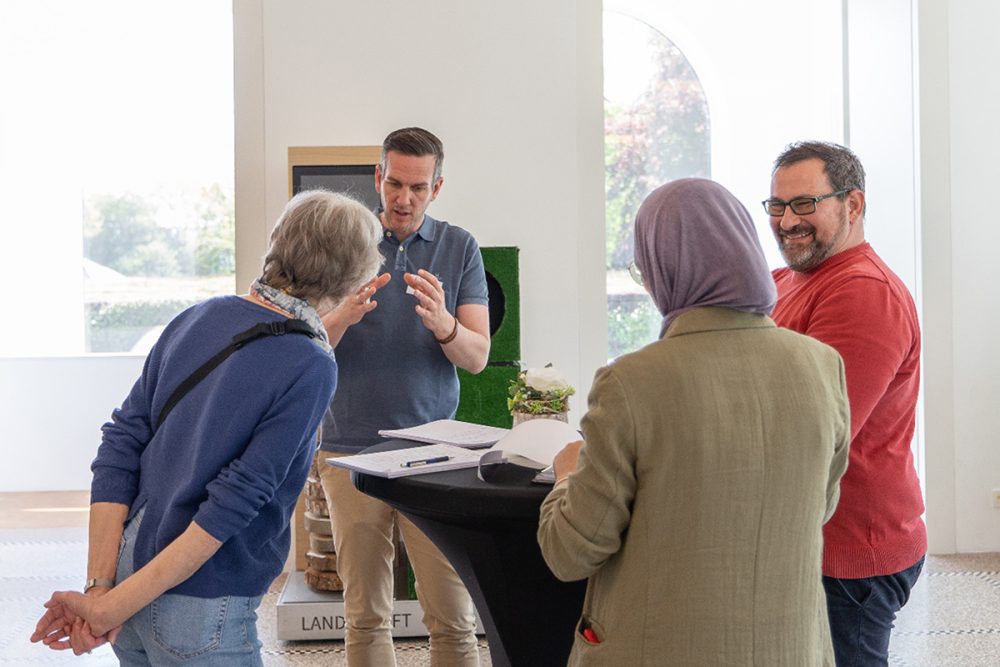 Eine Untergruppe der Bürgerversammlung „Integration von Zuwanderern“ diskutiert über Empfehlungsideen