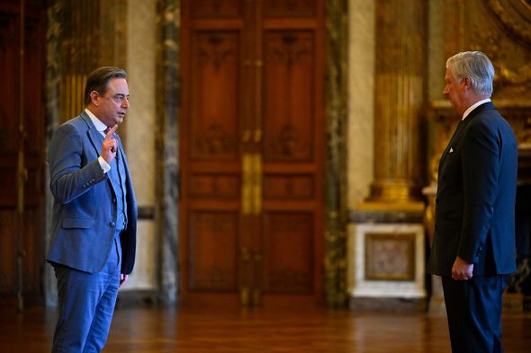 Bart De Wever legt seinen Eid vor König Philippe ab