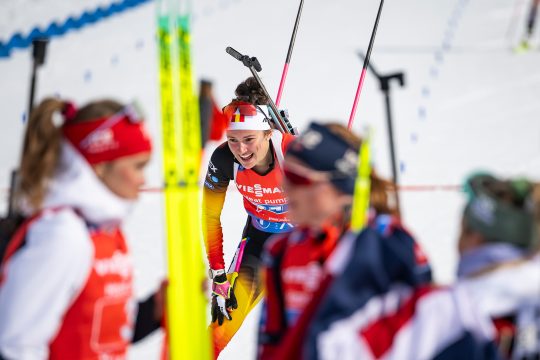 Marisa Emonts kommt bei ihrer WM-Premiere ins Ziel