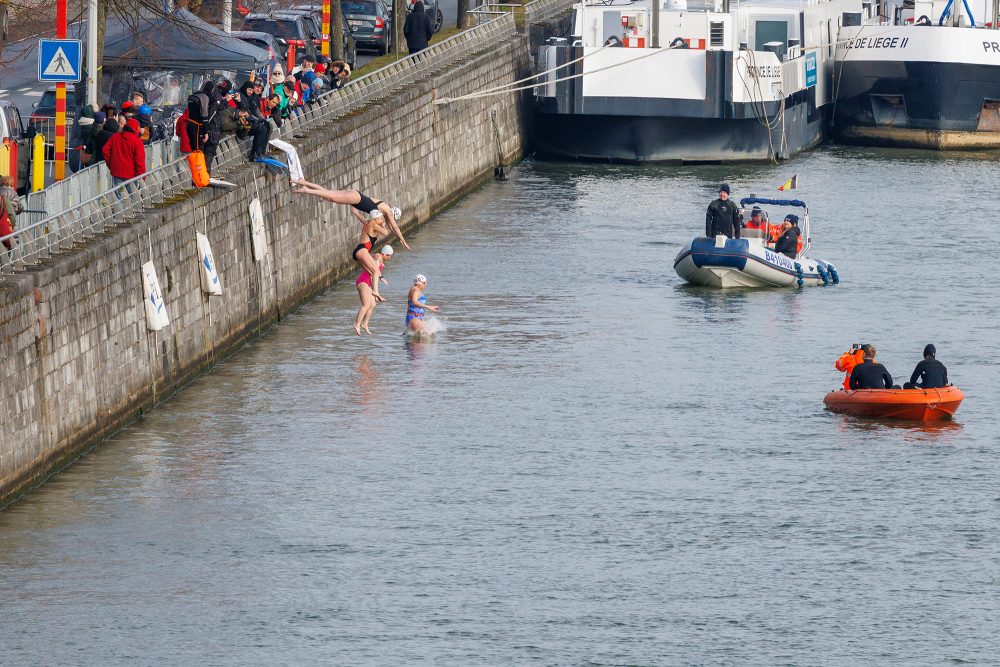 "Traversée hivernale de la Meuse": Flussüberquerung in Huy hat zum 56. Mal stattgefunden