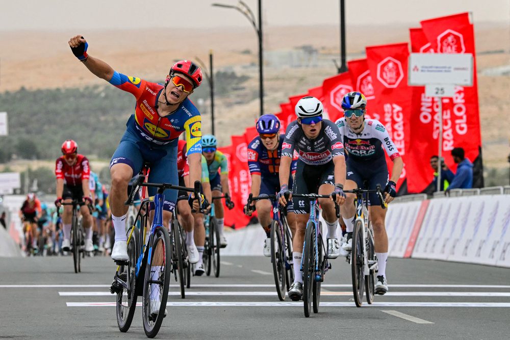 Jonathan Milan gewinnt die erste Etappe der UAE-Tour