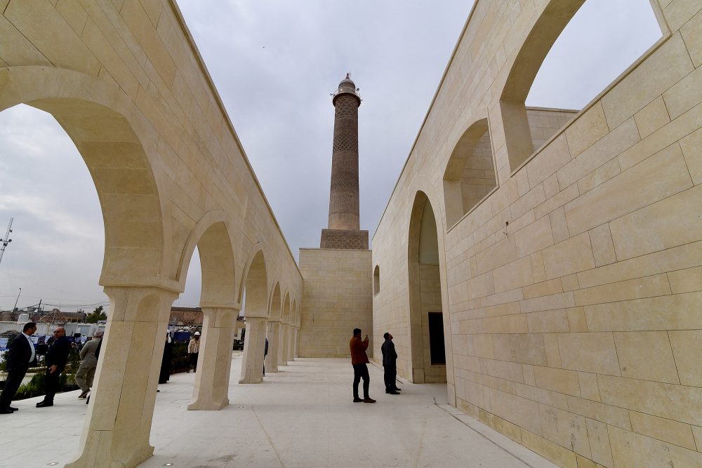 Die Große Moschee mit dem "Al-Hadba"-Minarett aus dem 12. Jahrhundert in der Altstadt von Mossul