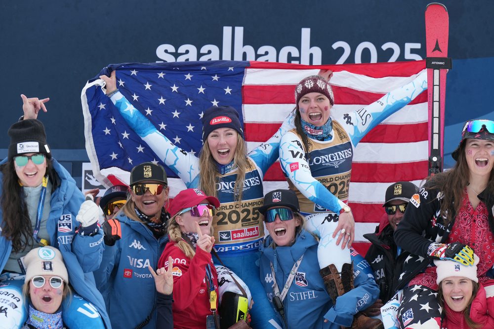 Mikaela Shiffrin und Breezy Johnson gewinnen Gold in der Team-Kombination