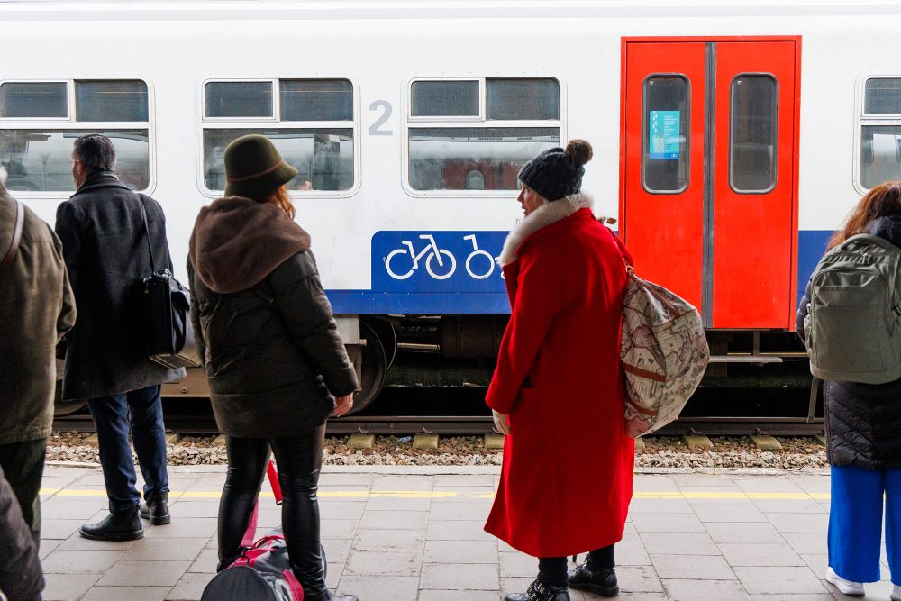 Bahnreisende am Bahnhof Brüssel-Midi