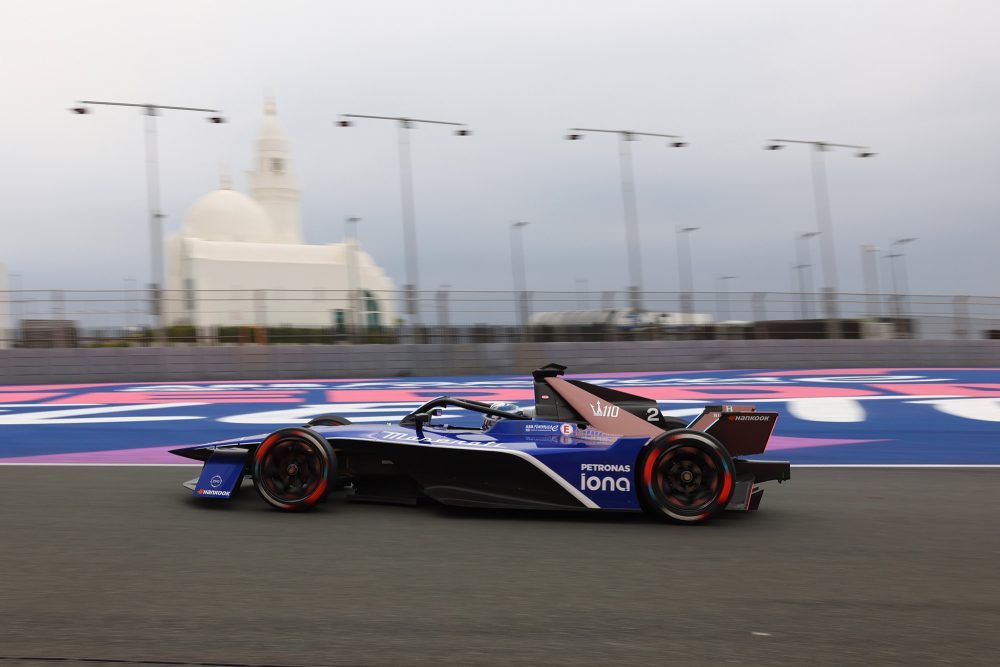 Der Rennwagen von Stoffel Vandoorne auf der Strecke beim ePrix im saudi-arabischen Dschidda