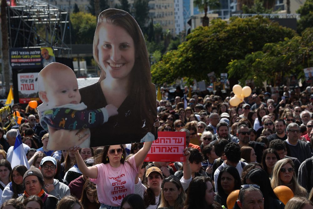 Trauerzug für Familie Bibas in Tel Aviv