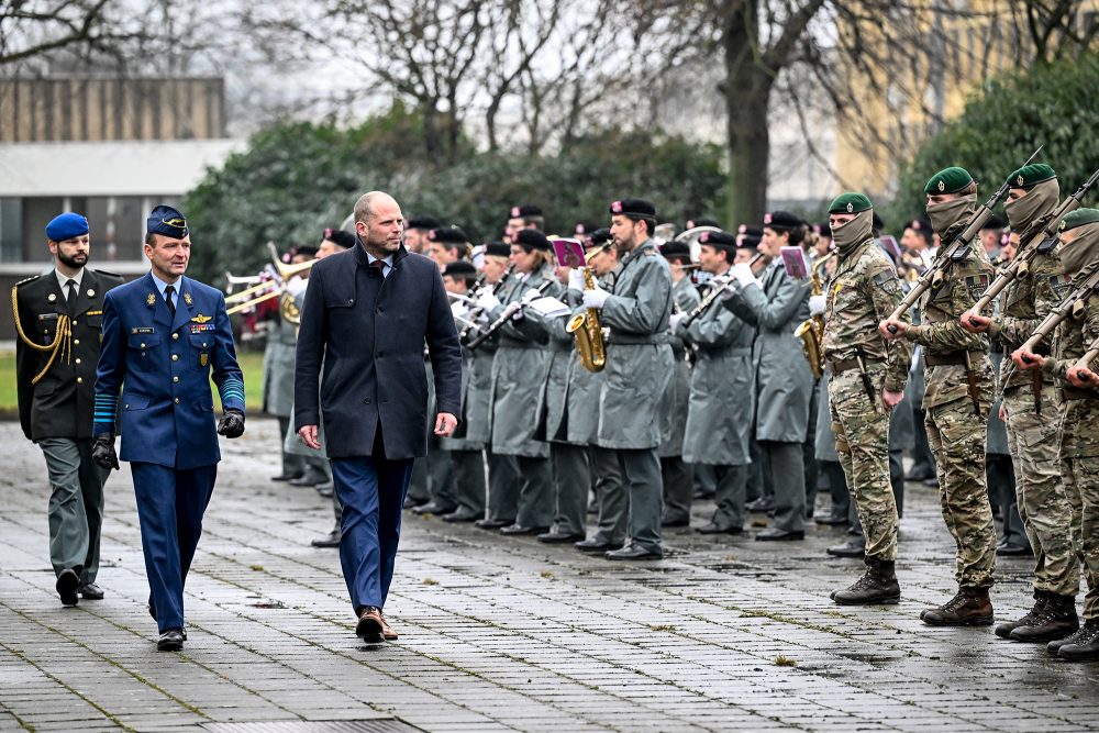 Armeechef Frederik Vansina und Verteidigungsminister Theo Francken bei dessen Antrittsbesuch am 11. Februar