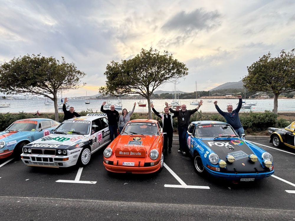 Das Podium der "Rallye Isla Mallorca" in der Klasse "Regularity High Speed": Sieger Yves Deflandre-Jennifer Hugo in der Mitte, Michael Bartholemy-Patrick Lienne rechts und Volker Scheck-Yves Chantraine links