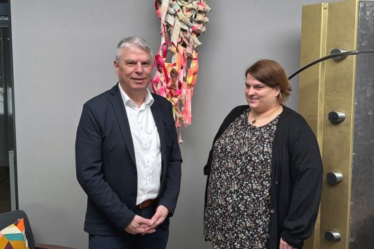 Minister Gregor Freches und Sabrina Kirschner