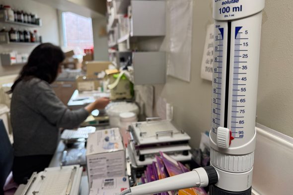 Medikamentenherstellung in der Apotheke Mertens in Eupen