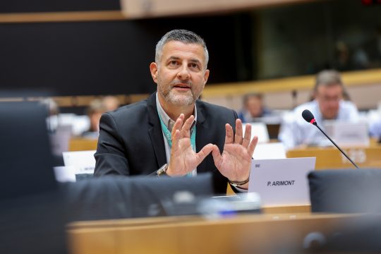 Der ostbelgische Europaabgeordnete Pascal Arimont im Ausschuss für Beschäftigung und Soziales