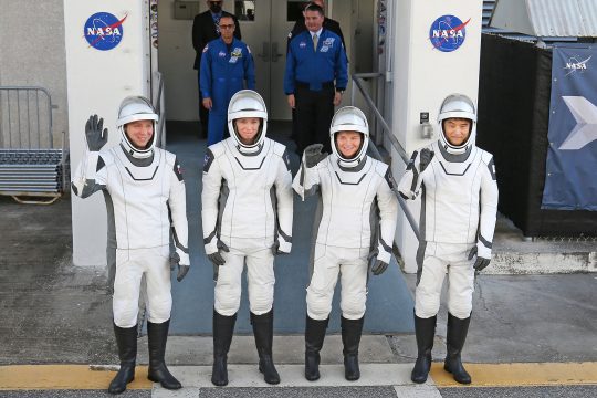Kirill Peskov, Nichole Ayers, Anne McClain und Takuya Onishi am Weltraumbahnhof Cape Canaveral