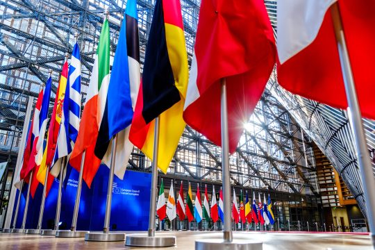 Flaggen der EU-Staaten beim Gipfeltreffen in Brüssel
