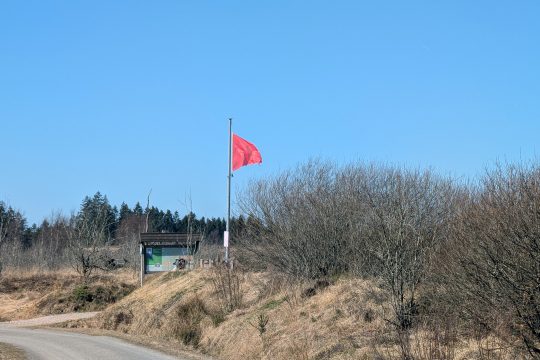Rote Fahne weht: Brandgefahr in Teilen des Hohen Venns