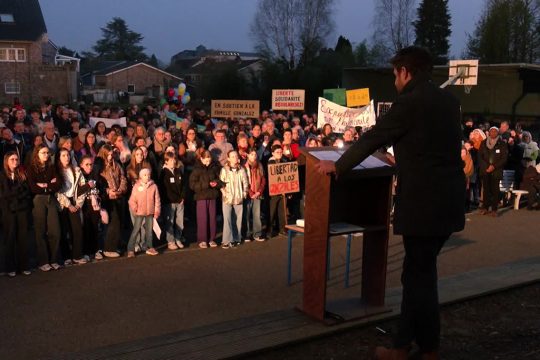 Protestaktion am Collège Notre-Dame in Gemmenich für den Verbleib der Familie Gonzalez