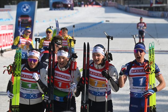 Frankreich gewinnt die Staffel in Nove Mesto