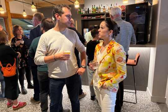 Samuel Cogolati und Fabienne Colling beim Frühlingsfest von Ecolo im Eupener Tennisheim