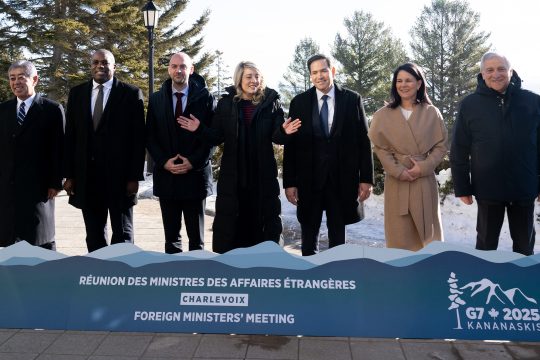 Gruppenbild der G7-Außenminister bei ihrem Treffen im kanadischen Charlevoix