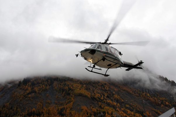 Rettungshubschrauber in den italienischen Alpen