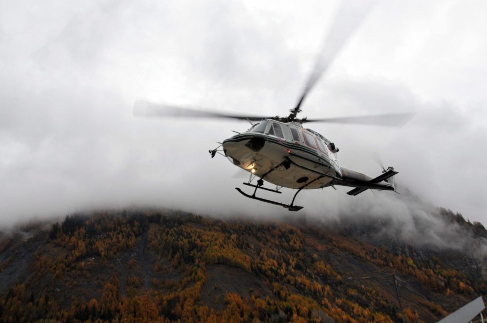 Rettungshubschrauber in den italienischen Alpen