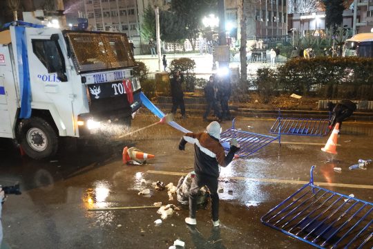 Zusammenstöße zwischen Demonstranten und Polizei in Istanbul
